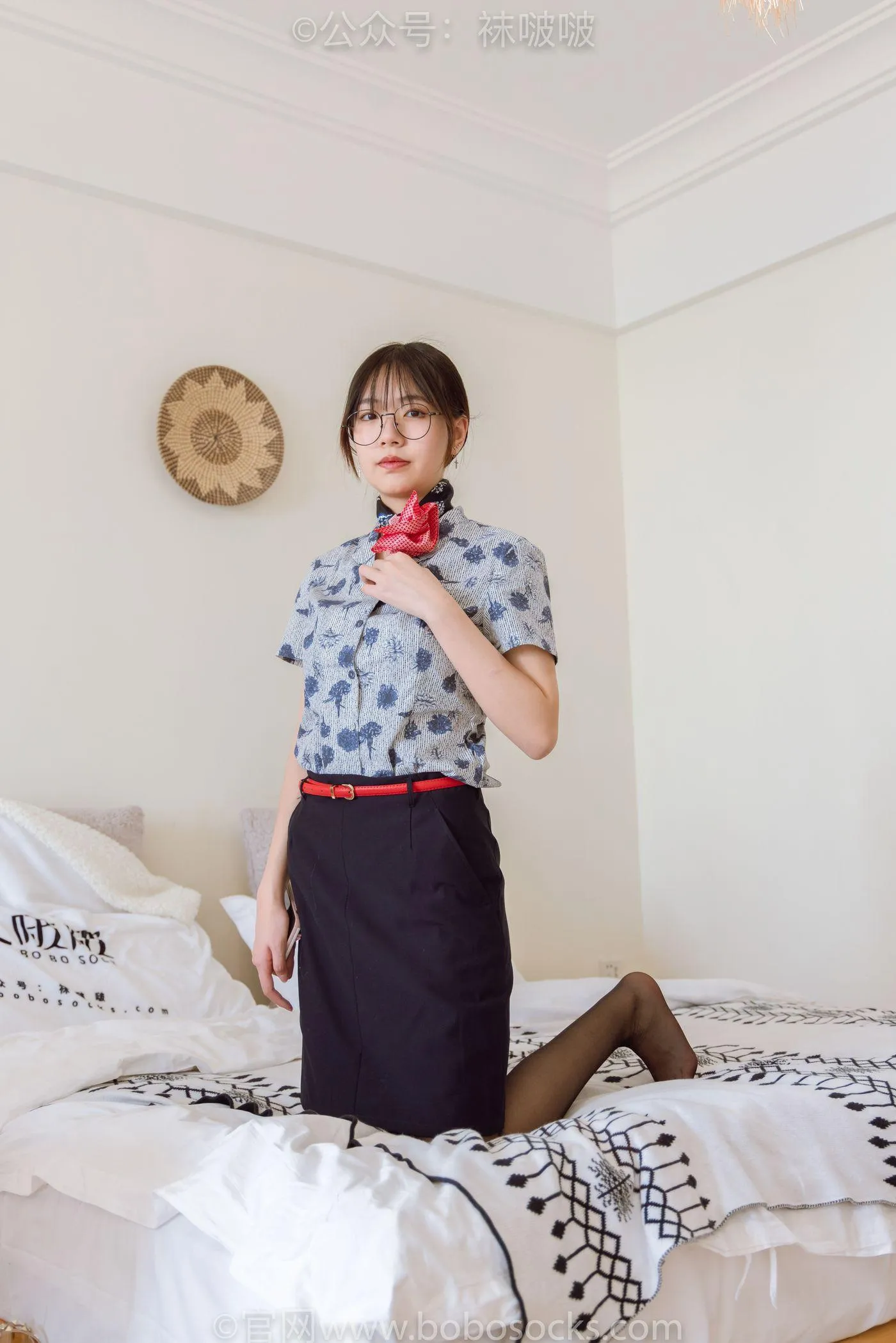 [BoBoSocks袜啵啵]NO.087 小甜豆-空姐制服、高跟鞋、黑丝 [130P]插图5